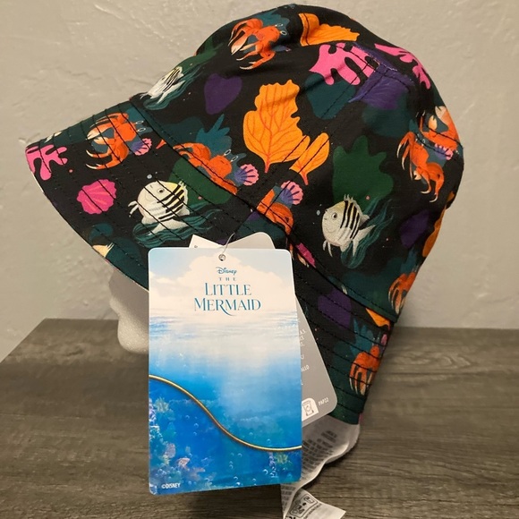 Disneys Little Mermaids ?‍♀️ Reversible Bucket Hat main image 5
